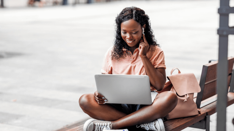 5 Real Ways Students Are Making Money Online in 2025