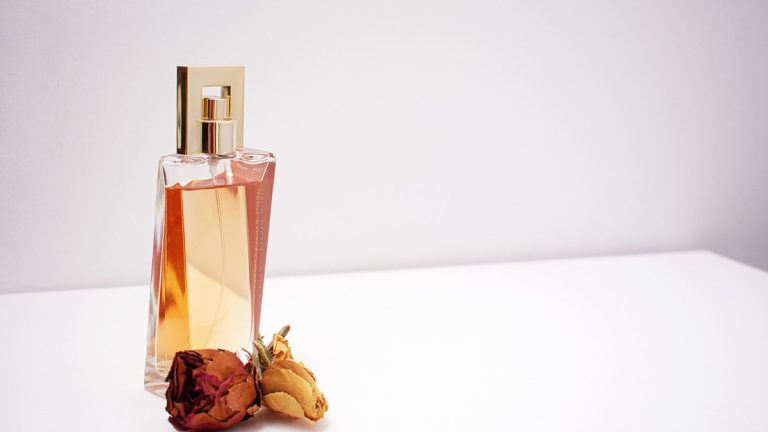 Best Perfume: Scentimental vs Perfumology – Which One Tops the List and Their Prices