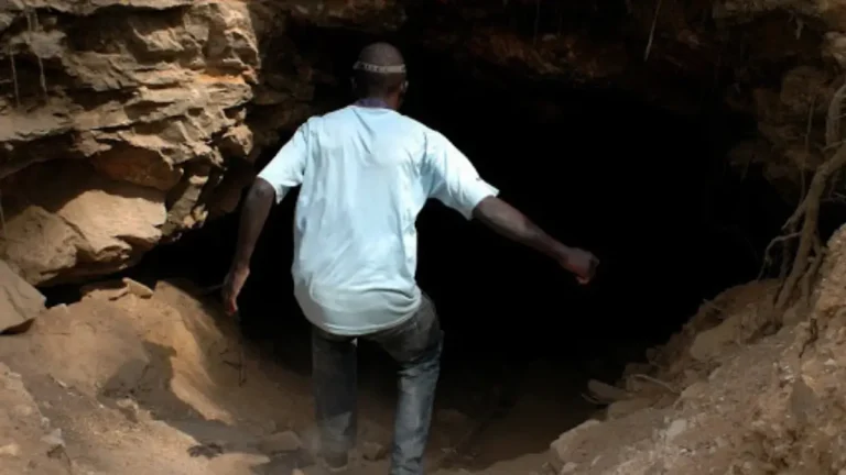 Illegal Mining in Brakpan: Miners Digging Beneath Snake Road Poses Safety Threat