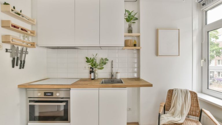 10 Best Colours to Paint a Small Kitchen for a Spacious, Open Feel