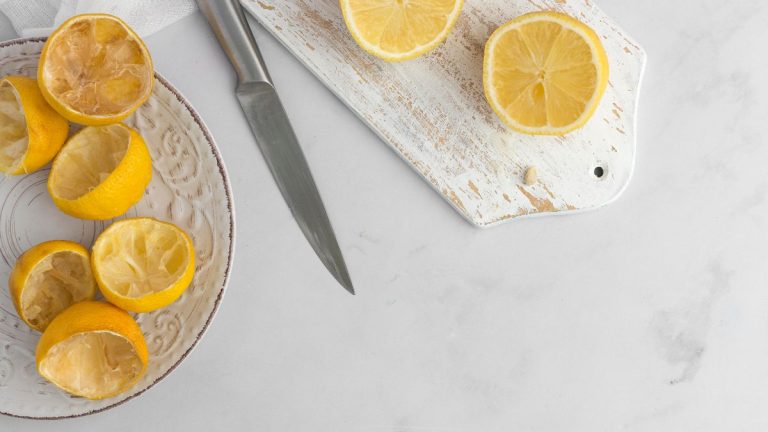 How to Clean Your Microwave With Lemon – Quick and Easy Method