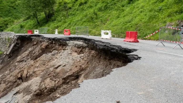 Roads Collapsing in Gauteng: South Africa’s Richest Province Faces Infrastructure Crisis