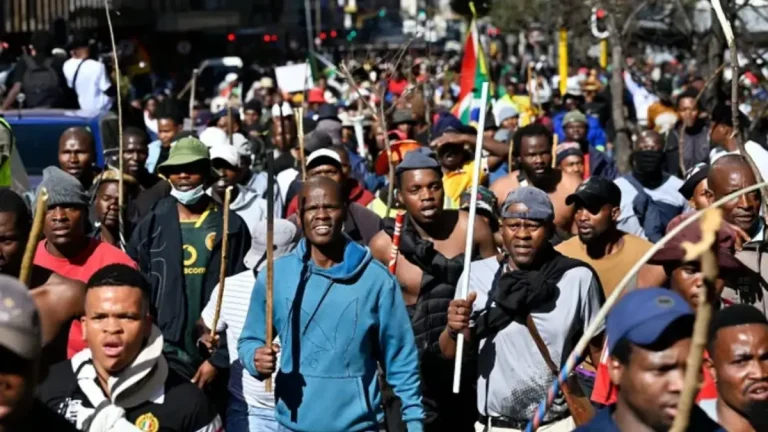 3 Arrested After Shooting at Johannesburg 30 June Protest Leaves Two Injured 3 Arrested After Shooting at Johannesburg 30 June Protest Leaves Two Injured