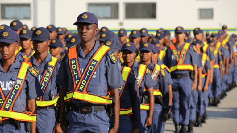 5 500 SAPS Trainee Jobs Gets Over 156,000 Applications in Just 24 Hours 156,000 South Africans Apply for 5,500 SAPS Trainee Jobs in 24 Hours
