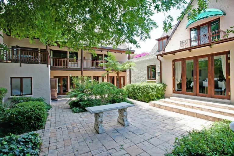 Sandton Lodge Court-yard(57)