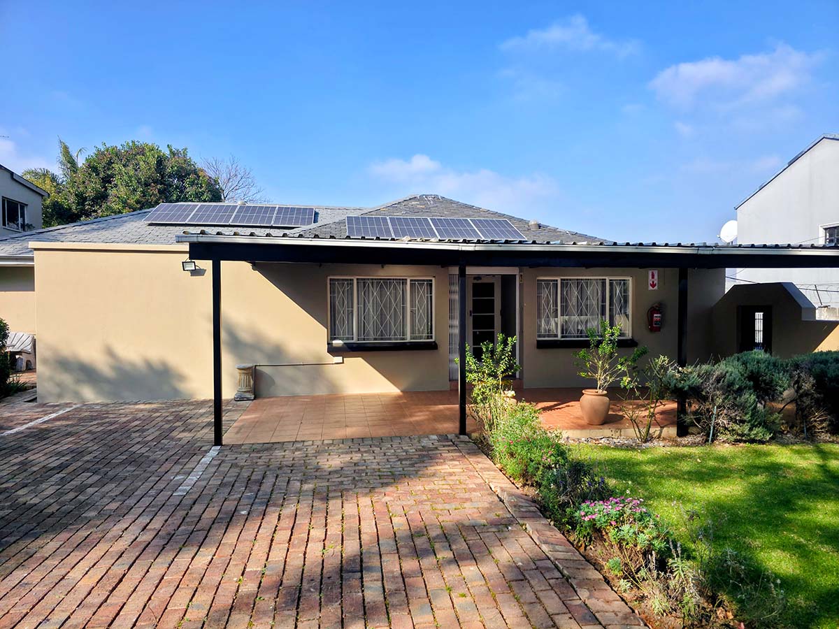 Tau Golden Mane Guest House exterior and covered parking, Highlands North
